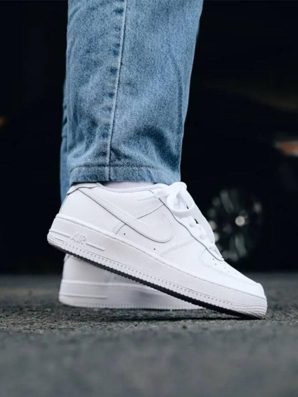 Nike Women's White Air Force 1 Leather Low Top Athletic Sneaker Size US 6.5